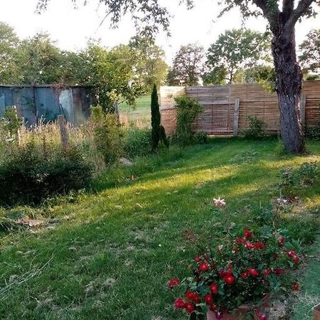 Chalet Pour Deux Personnes Saint-Pierre-du-Lorouër Exterior foto